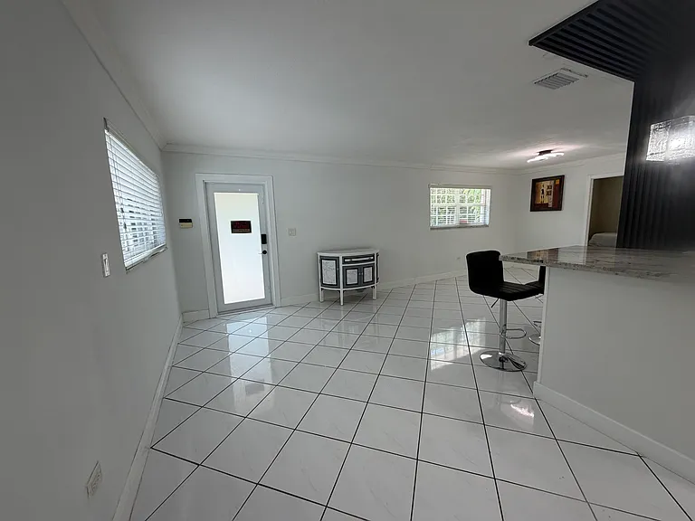 107 Rock Harbor Dr — Photo 6