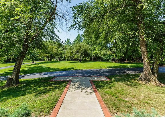 3rd image of 1143 Indian Bluff Ln