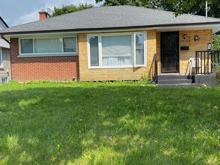 215 Wilson Rd S #BASEMENT — Photo 2