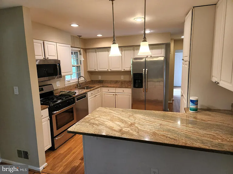 Bound Brook Ln — Photo 4