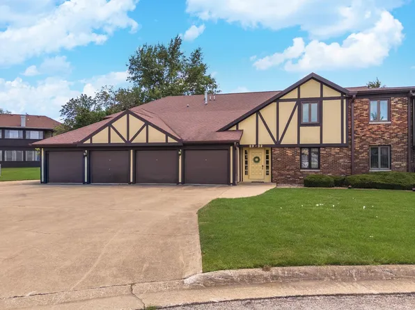 30 Crystal Ct Unit B-2, Pontiac, IL 61764
