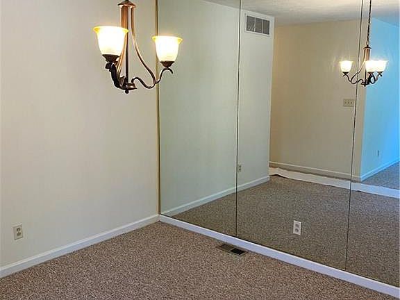 4th image of 4948 Foxdale Dr