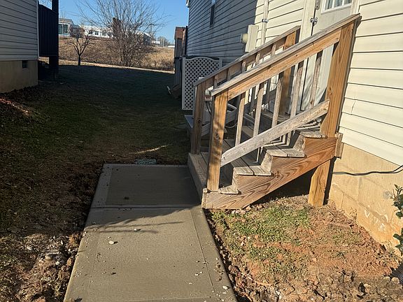 5th image of 1044 Meadowbrook Ln SW #2