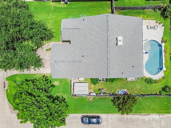 3rd image of 2525 40th Ave N