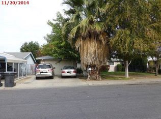 744 11th St, Sanger, CA 93657