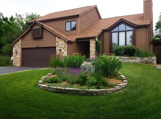 1000 Springhill Dr, Naperville, IL 60563