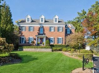 223 Wiltsie Ct, Wyckoff, NJ 07481