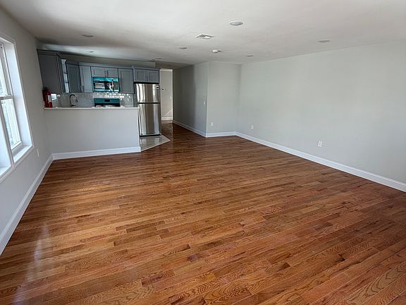 2nd image of 256 Ellis Ave #3
