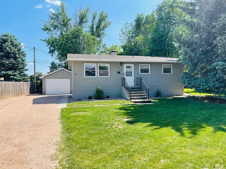 3929 Lakeview Dr — Photo 1