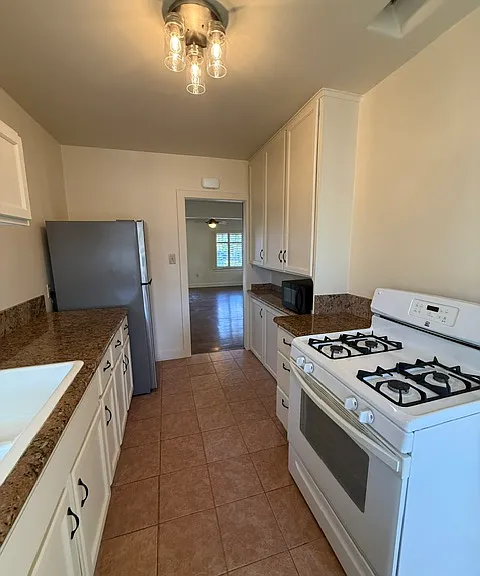 1346 Barrington Way #1346 — Photo 3