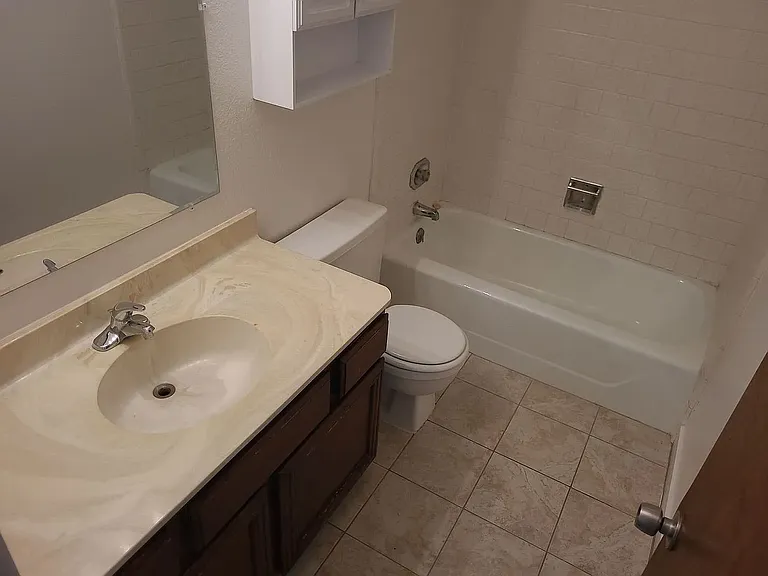 552 N Emerson St — Photo 7