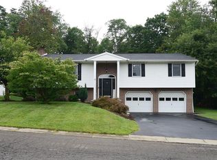 4 Parmerton Dr, Endicott, NY 13760