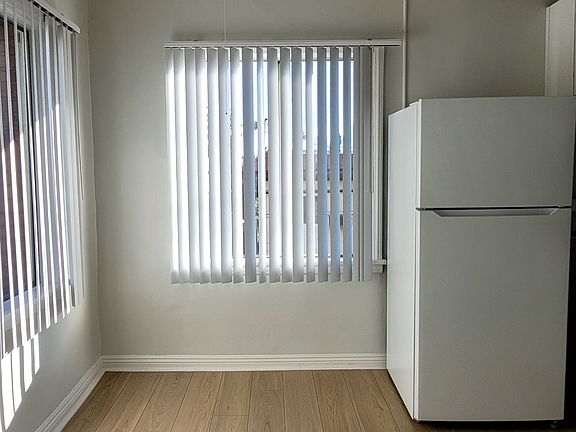 5th image of 856 S Catalina St #209