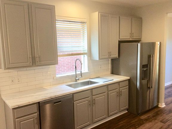 Kitchen with new stainless appliances & granite countertops