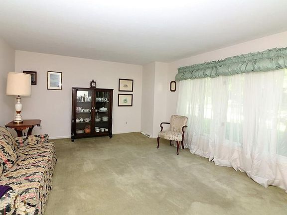4th image of 7034 Petersburg Dr