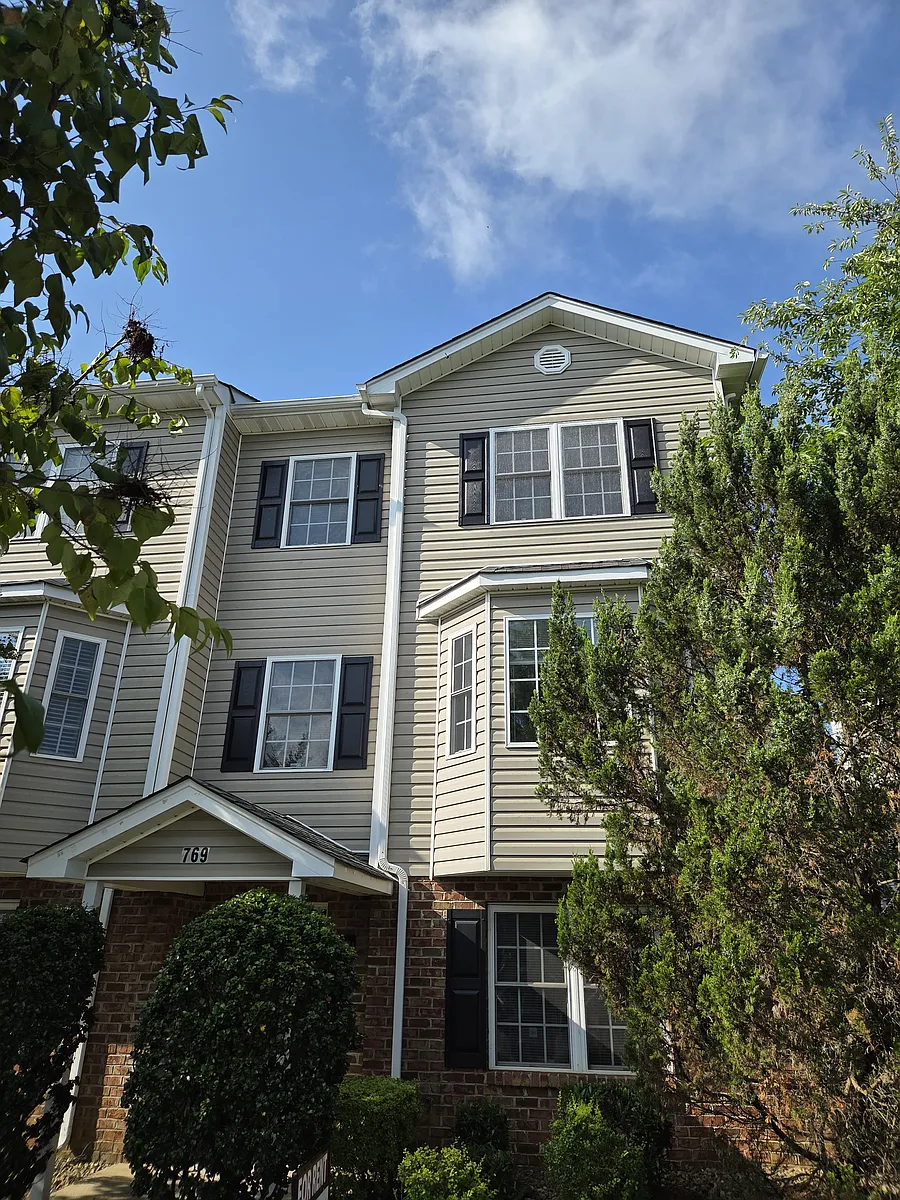 Building Photo - 769 Wyndhurst Dr