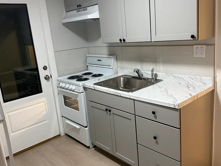 198 Main St #4 — Photo 8