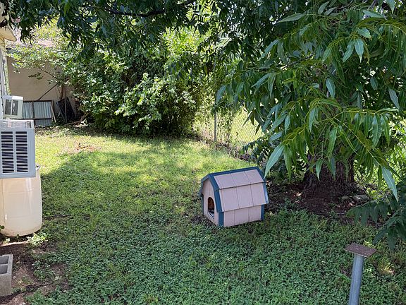 5th image of 321 Katherine Cir
