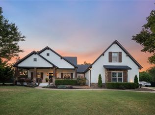 12175 Lost Oak Dr, Bentonville, AR 72712