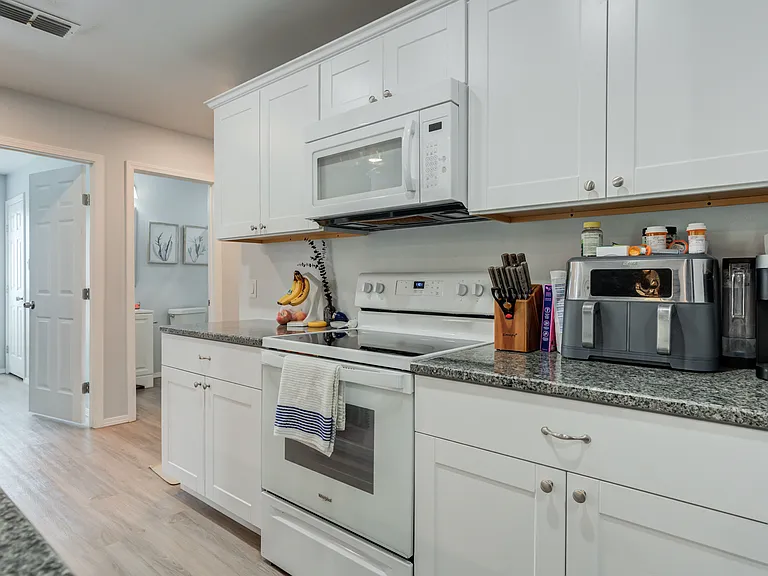 5501 Jarvis St #A — Photo 14