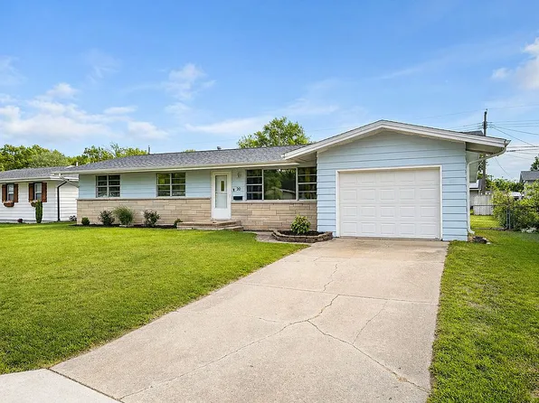 20 Rollin Hills Blvd, Effingham, IL 62401