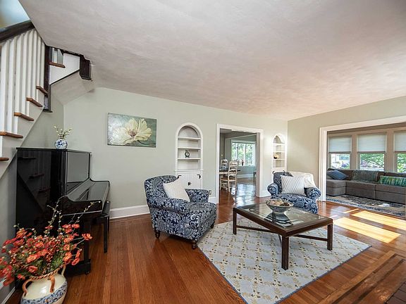 3rd image of 32 Alexine Ave