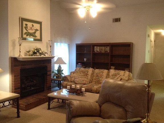 3rd image of 1006 Crawford Cir