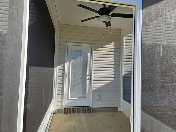 3rd image of 5337 Hamilton Greene Cir