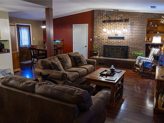 4th image of 21370 Oakwood Pl