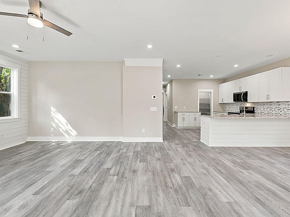 2nd image of 5816 Beverly Dr