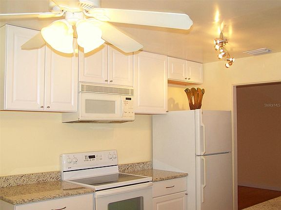 4th image of 1615 Crocker Ave