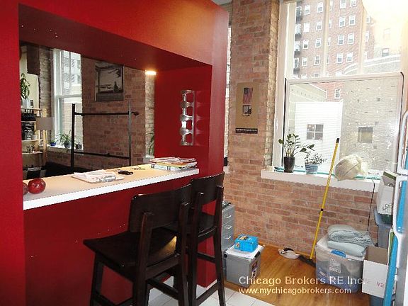 4th image of 900 S Wabash Ave #105