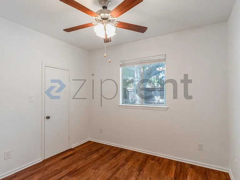 6502 Bramber Ln — Photo 13
