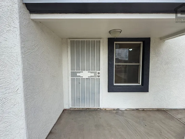 2517 E Culver St — Photo 7