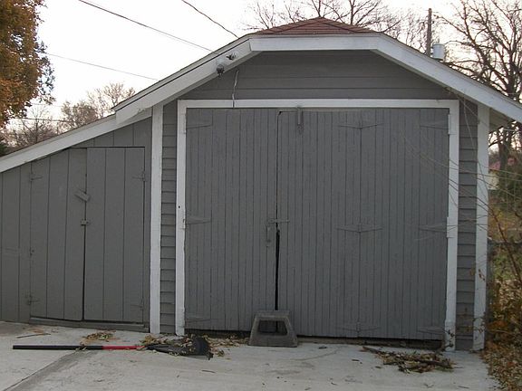 2nd image of 206 N Roosevelt Ave