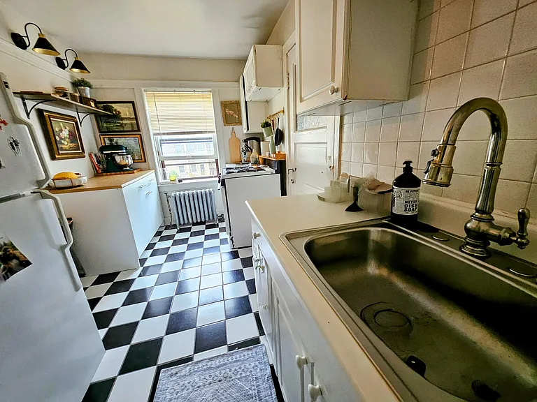 2575 N Stowell Ave #D — Photo 8