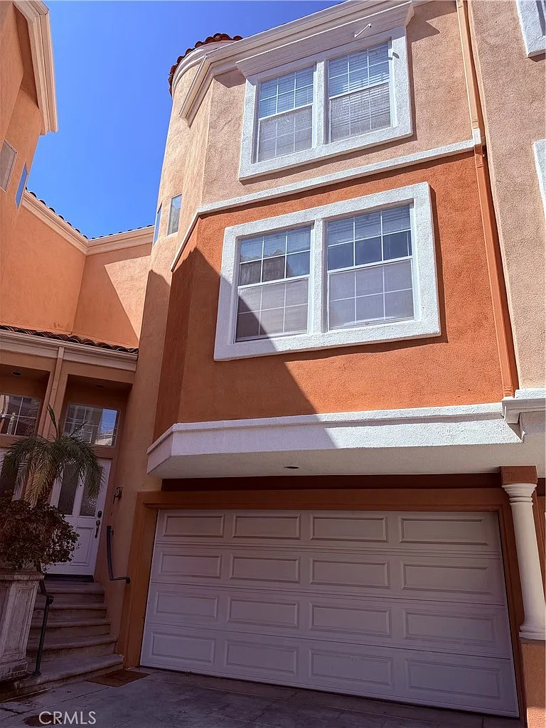 3 bed, 2.5 bath, 1676 sqft, $4,500 — Photo 3