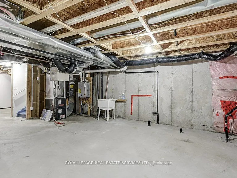 329 Gooding Cres — Photo 39