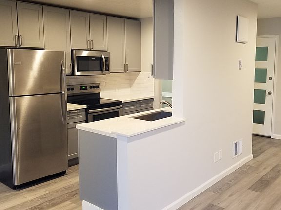 5th image of 630 Masonic Way APT E