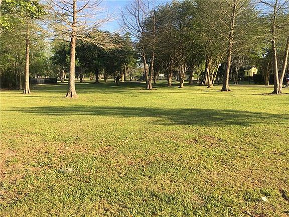 5th image of 22 Forest Oaks Dr