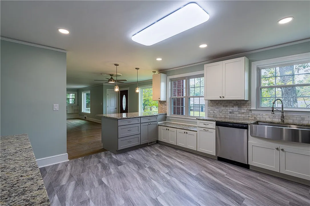 3 bed, 2.0 bath, 2250 sqft, $2,500 — Photo 4