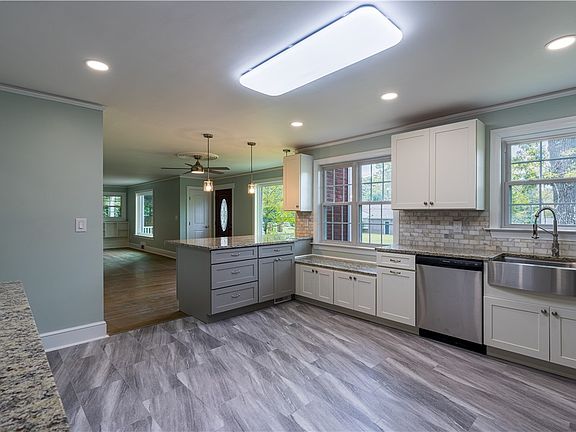 4th image of 503 Southway St