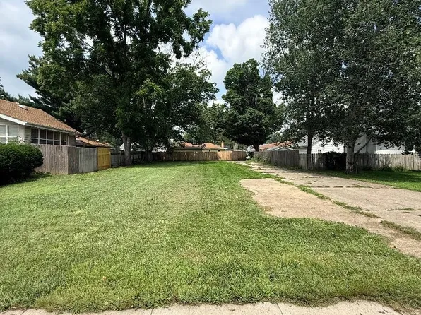 224 River Ln, Loves Park, IL 61111