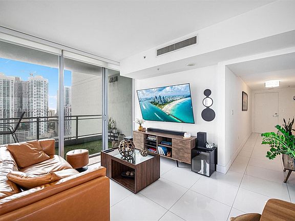 3rd image of 92 SW 3rd St APT 2710