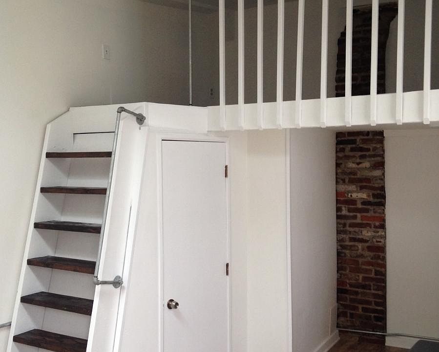 1st image of 9 W Girard Ave