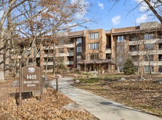 1401 Burr Oak Rd APT 117B, Hinsdale, IL 60521