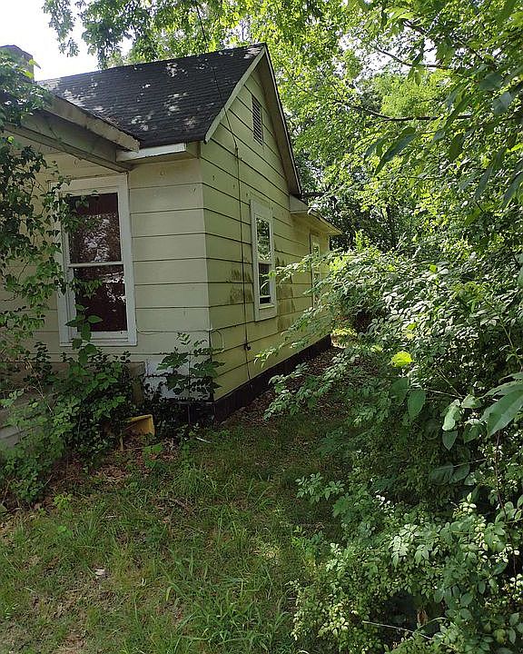 2nd image of 817 Main St