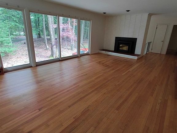 2nd image of 35 Weatherwood Rd