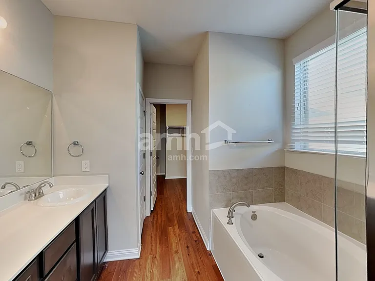 8010 Dampton Ln — Photo 11