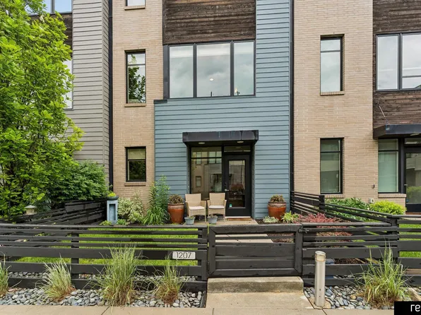 1207 S 10th Ct, Omaha, NE 68108